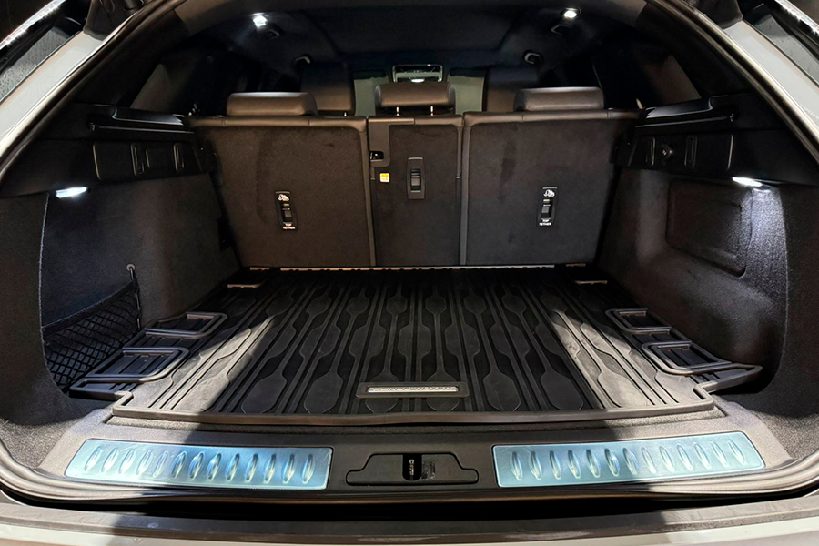 Range Rover Velar P360